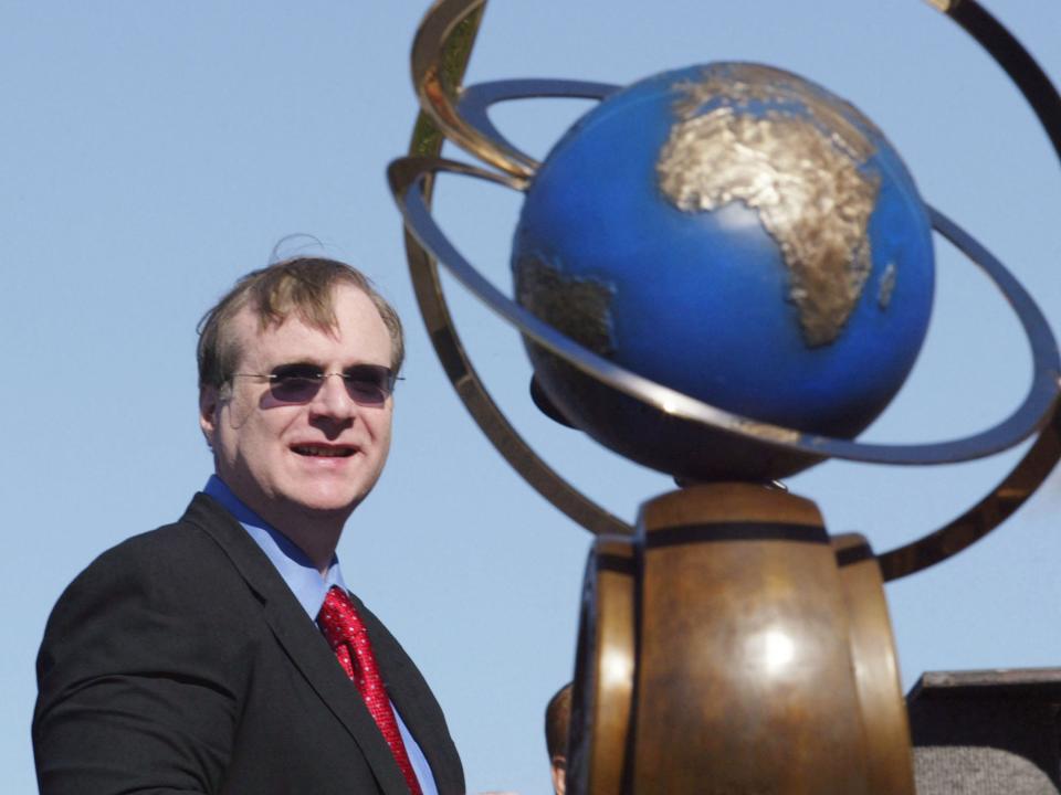 Paul Allen looks at Ansari XPrize trophy