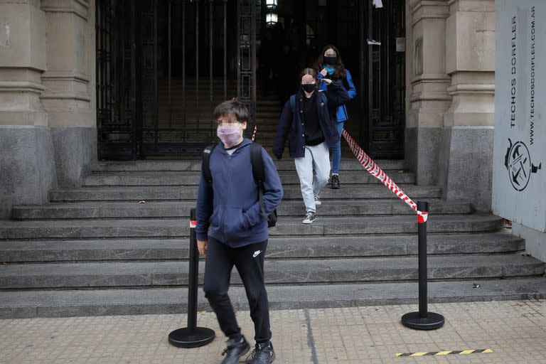 La vuelta a clases presenciales de todos los niveles está programada tanto en la Ciudad como en la Provincia de Buenos Aires para después de las vacaciones de invierno.