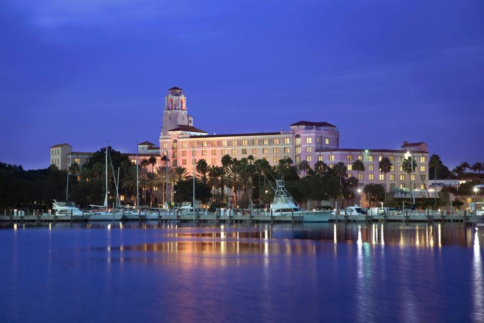 The Vinoy overlooks the resort’s marina and Tampa Bay.