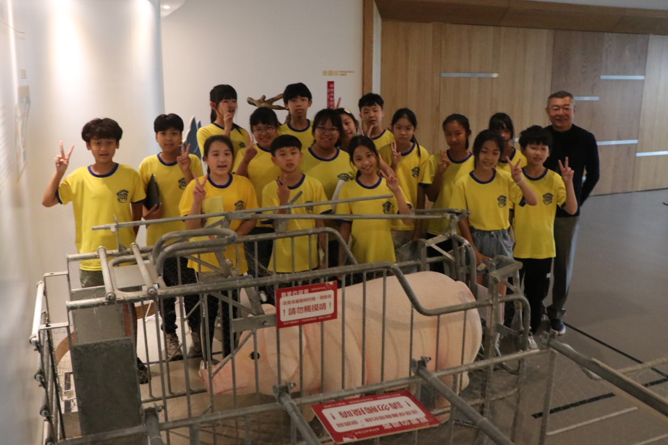南大USR智顯農村課程 攜手三國小學生探索畜牧業