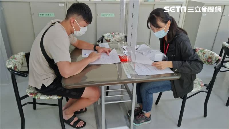 台中市衛生局成立收件窗口，方便民眾拿中藥粉化驗。（圖／翻攝畫面）