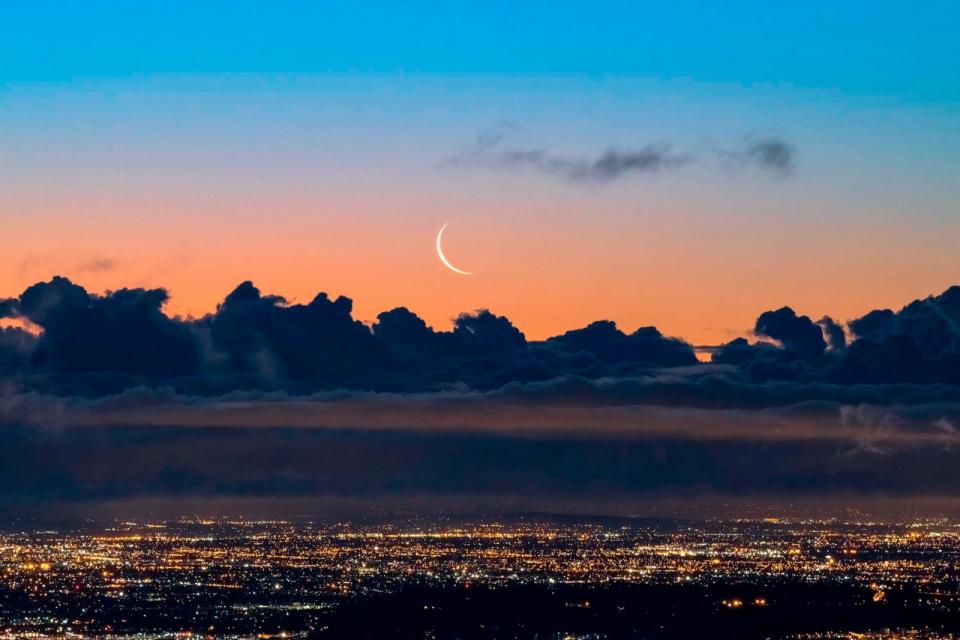 PHOTO: Crescent Moon Rising over Los Angeles at Dawn (STOCK IMAGE/Getty Images)