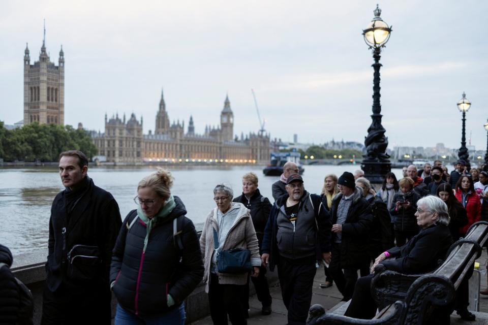 Daybreak in London as mourners line up alongside the Thames (REUTERS)