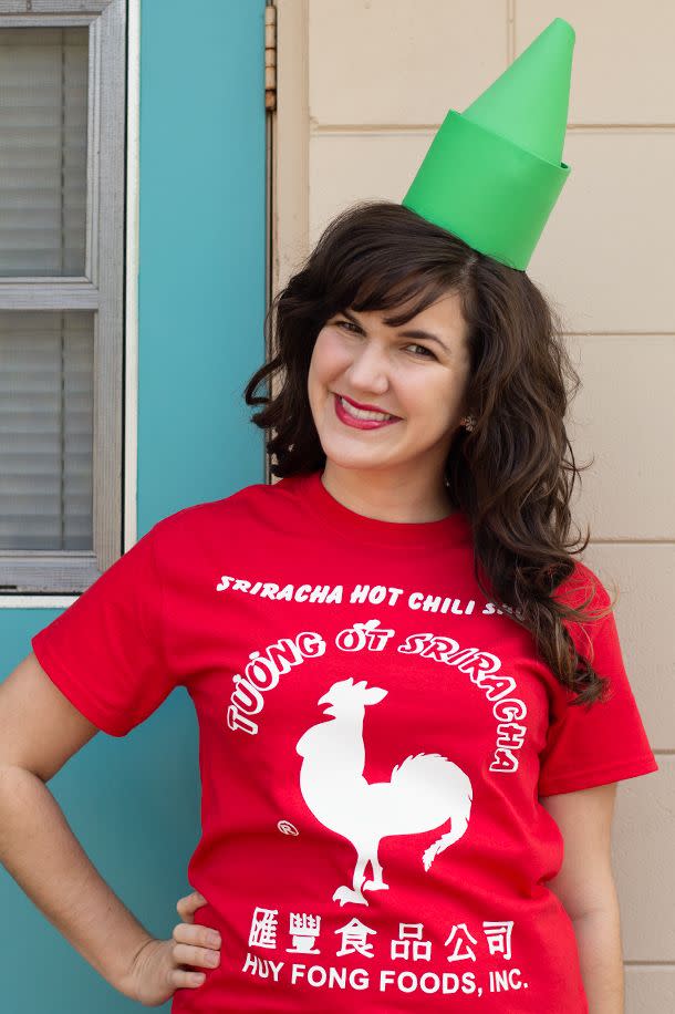 diy sriracha bottle costume food halloween costumes