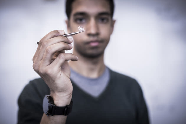 Smart contact lens using interscatter tech