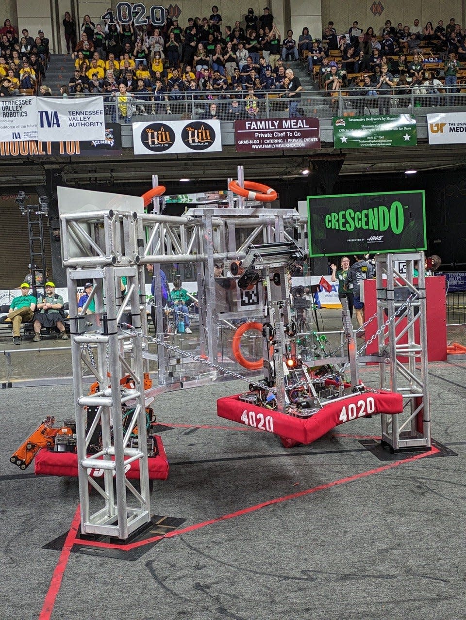 The robots were tasked with moving musical “notes” (rings) into “speakers” (boxes) at various points in an obstacle course.