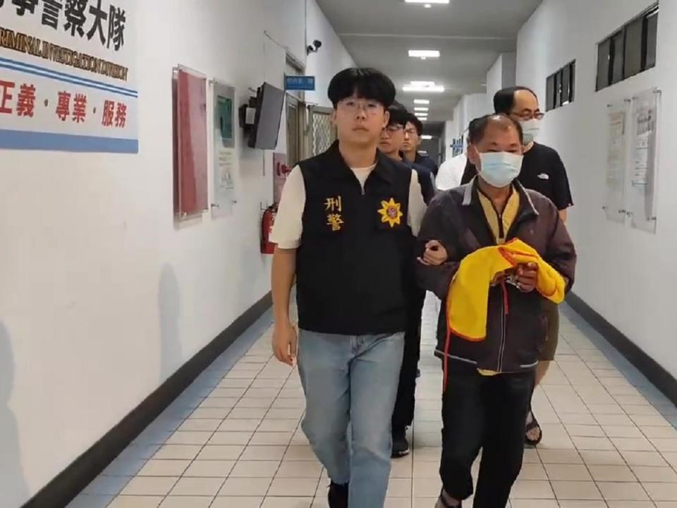 職業賭場藏身餐飲店，嘉義縣刑警大隊循線破獲，逮捕22人。（圖：嘉義縣警察局提供）