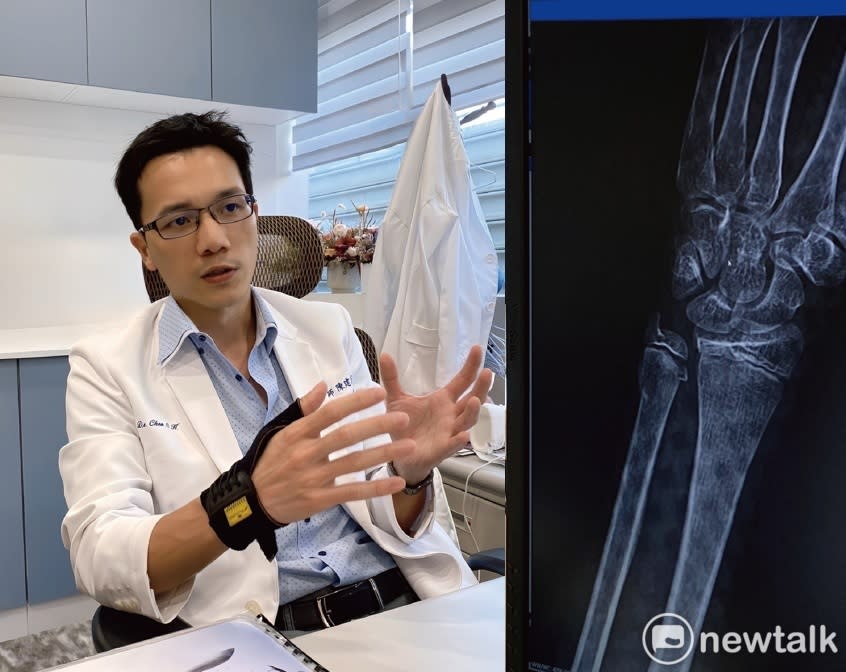 陳建宏院長說明指出，男童左手遠端尺骨骨折，照X光後評估沒有錯位，因此建議採用新型網狀輕透。   圖：陳建宏骨科診所提供