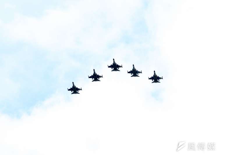 20200828-「F-16維修中心」28日在漢翔公司台中沙鹿廠區揭牌，5架IDF經國號戰機衝場致敬。（蘇仲泓攝）