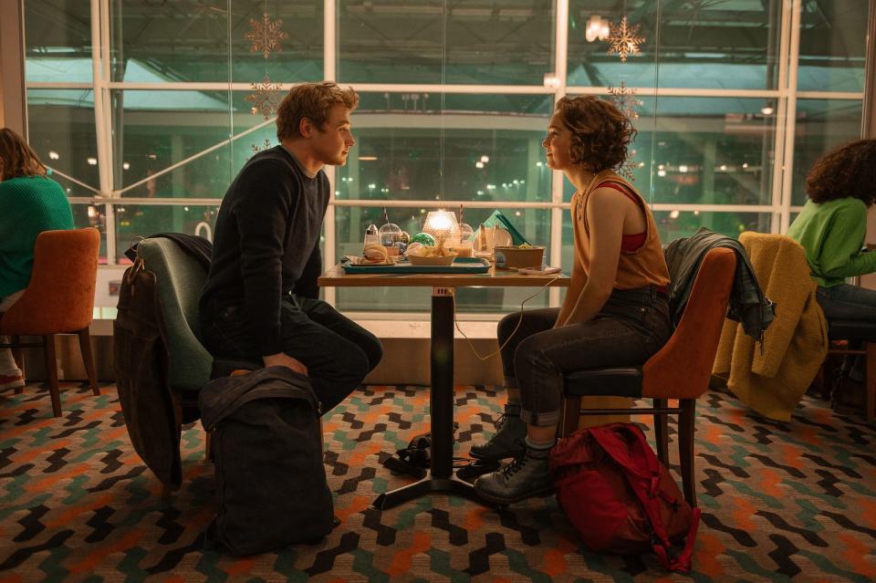 Zwischen Hadley (Haley Lu Richardson) und Oliver (Ben Hardy) stimmt von Anfang an die Chemie. (Bild: Netflix / Rob Baker Ashton)