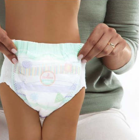 Did Huggies Airbrush a Baby Thigh Gap Into One of Their Ads?