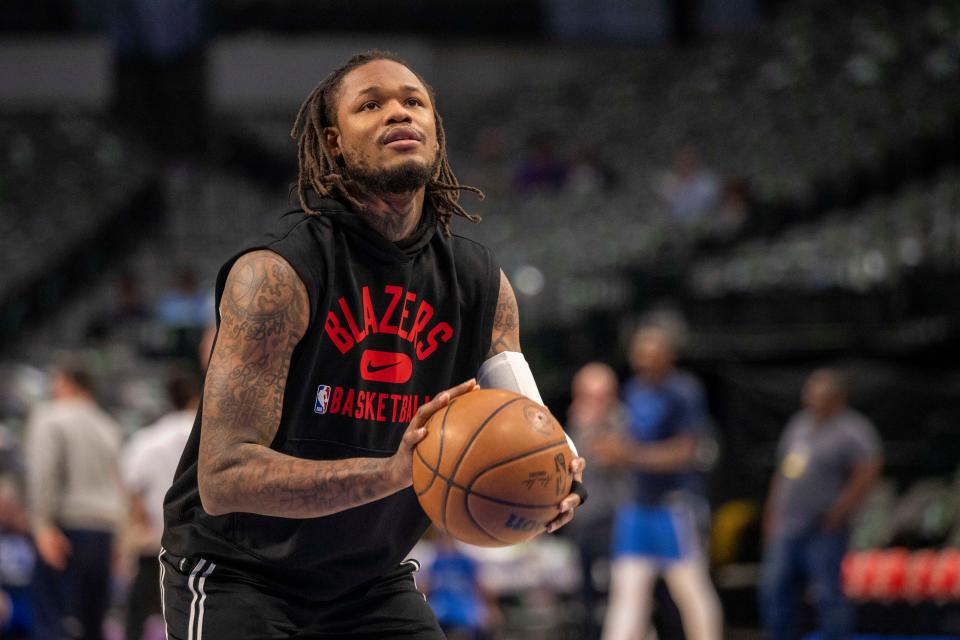 Ben McLemore warms up with the Portland Trail Blazers during a 2022 game.