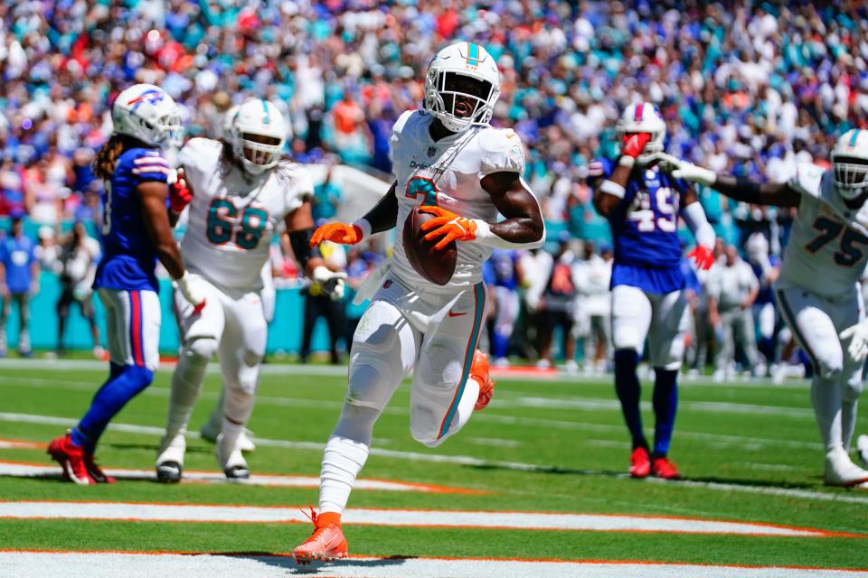 Dolphins running back Chase Edmonds scores a touchdown against the Bills during Sunday's game at Hard Rock Stadium.