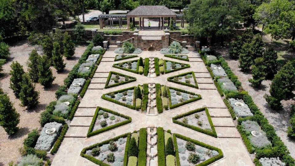 The Fort Worth Botanic Garden offers stunning garden views, horticultural displays, exciting exhibits, gift shops, a café and more.