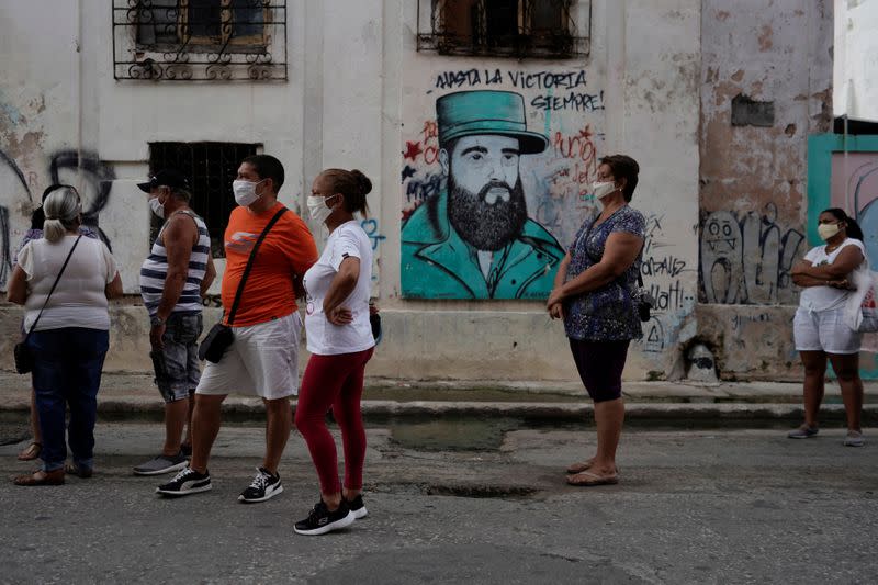 Cuban stores start selling food products in dollars