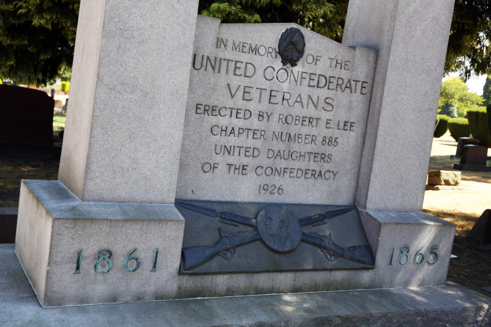 A memorial to the United Confederate Veterans erected in 1926 and paid for by the United Daughters of the Confederacy. (Genna Martin via Getty Images)