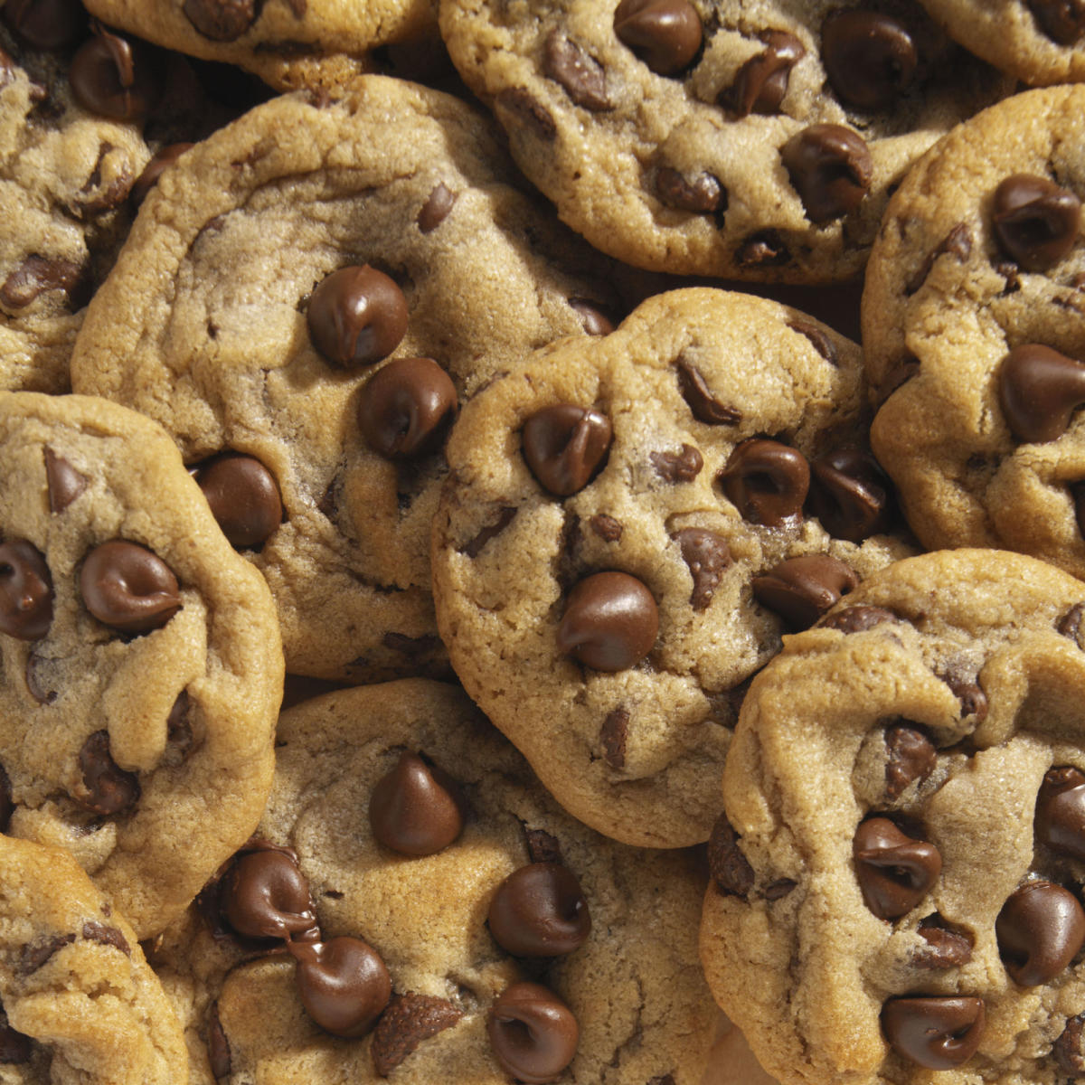 Mini Chocolate Chip Cookies in a Jar - Walking On Sunshine Recipes