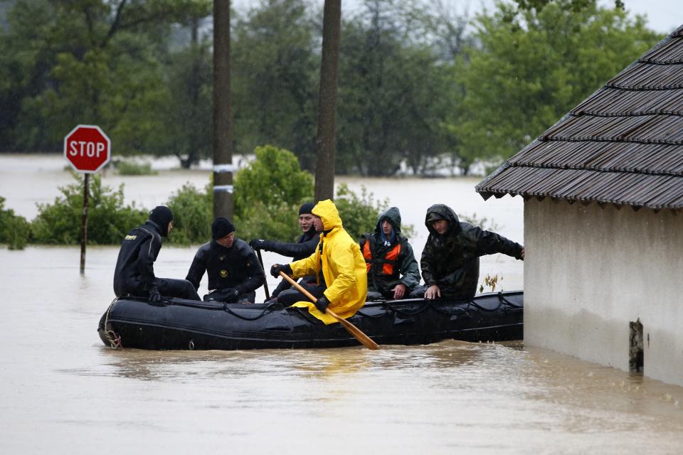 Serbian gendarmerie police officers sit in a boat during a rescue operation in the town of Lazarevac, south of Belgrade May 15, 2014. (REUTERS/Marko Djurica)