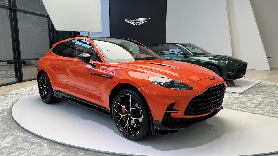 Aston Martin DBX707