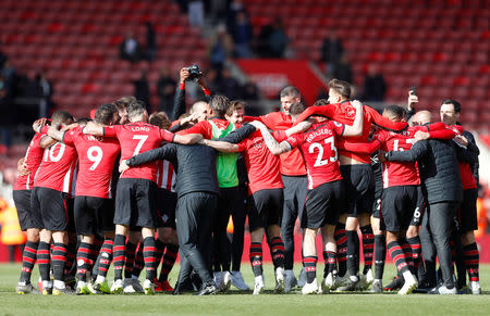Soccer Football - Premier League - Southampton v AFC Bournemouth - St Mary's Stadium, Southampton, Britain - April 27, 2019 Southampton players and coaching staff celebrate after the match Action Images via Reuters/Matthew Childs