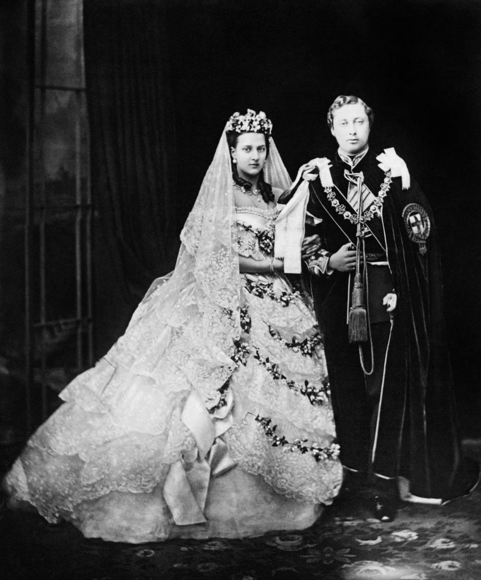 Kate Middleton wore the Lover’s Knot tiara and Queen Alexandra’s wedding day necklace for a formal dinner.