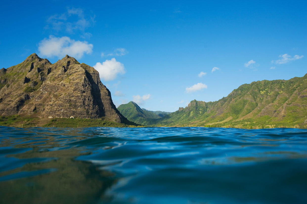 Hawaii, Oahu, View Of Kaaawa Valley, Kualoa Ranch From Ocean. (Alamy Stock Photo)