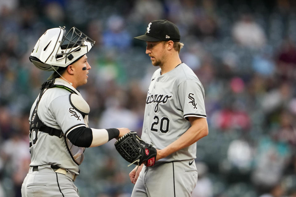 Chicago White Sox catcher Korey Lee talks with starting pitcher Erick Fedde during the seventh inning of a baseball game against the Seattle Mariners, Monday, June 10, 2024, in Seattle. (AP Photo/Lindsey Wasson)