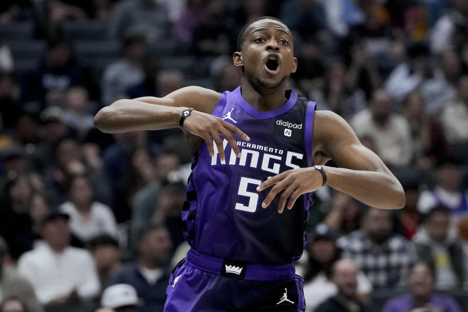 Sacramento Kings guard De'Aaron Fox reacts after scoring during the first half of an NBA basketball game against the Los Angeles Clippers, Sunday, Feb. 25, 2024, in Los Angeles. (AP Photo/Ryan Sun)