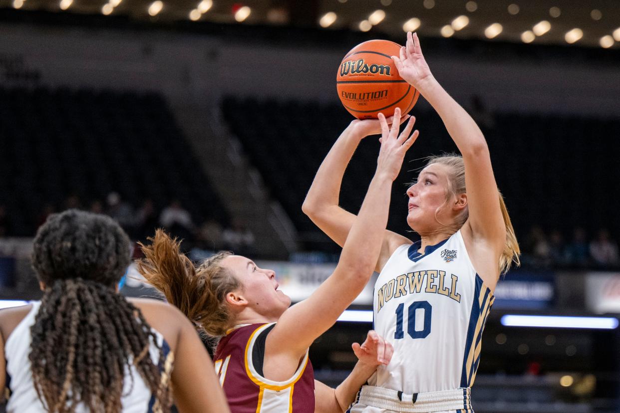 Norwell High School senior Kennedy Fuelling (10) shoots during the first half of an IHSAA class 3A girls’ basketball state finals game Gibson Southern High School, Saturday, Feb. 24, 2024, at Gainbridge Fieldhouse, in Indianapolis.