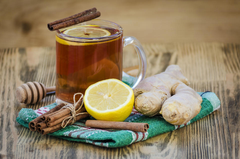 Para naturistas y especialistas en fitoterapia, la canela está recomendada como afrodisíaco e incluso puede combinarse con otras hierbas e ingredientes afrodisíacos como el jengibre y la menta. (Getty Creative)