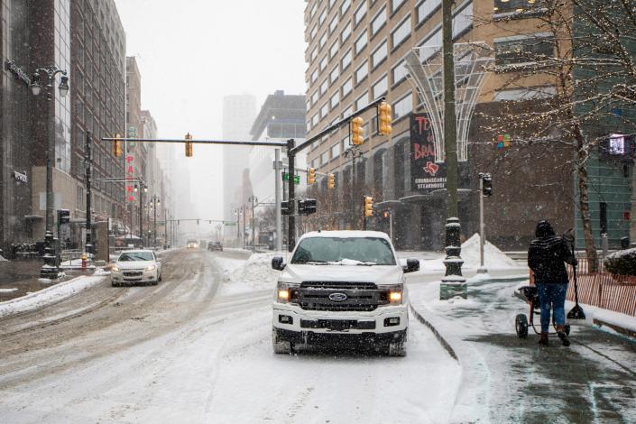 Snow falls in downtown Detroit near Woodward Ave. on Monday Jan. 24, 2022. Areas of Michigan including Detroit received fresh snowfall during the night.