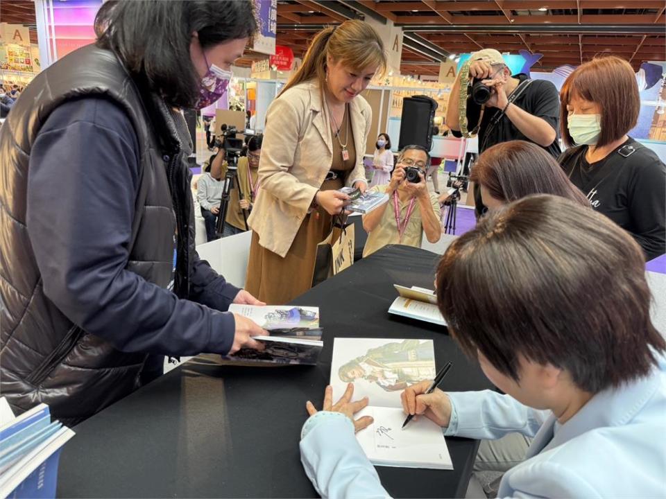 台灣歌仔戲天王孫翠鳳、唐美雲出席台北國際書展！賴清德現身站台