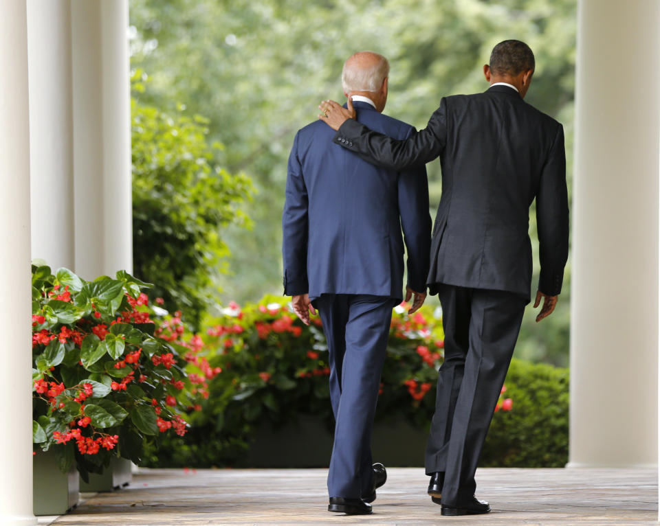 U.S. President Barack Obama (R) and Vice President Joe Biden walk back to the Oval Office after speaking about the Supreme Court ruling to uphold the nationwide availability of tax subsidies that are crucial to the implementation of the Affordable Care Act, at the White House in Washington June 25, 2015.  REUTERS/Jonathan Ernst TPX IMAGES OF THE DAY  