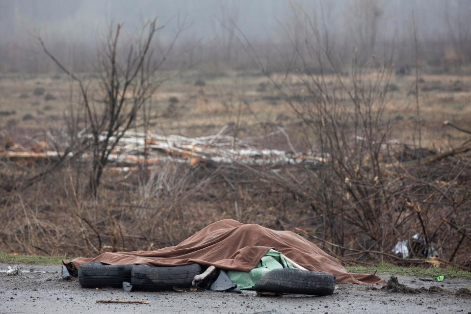 SENSITIVE MATERIAL. THIS IMAGE MAY OFFEND OR DISTURB    Covered bodies are seen on a highway 20km from Kyiv, as Russia's invasion of Ukraine continues, in Kyiv region, Ukraine, April 2, 2022. REUTERS/Mikhail Palinchak