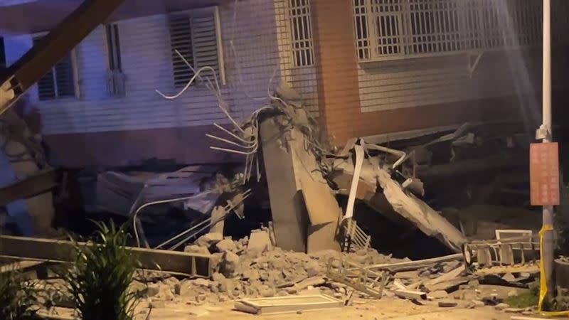 花蓮今凌晨6.3地震「富凱大飯店」傾倒，幸無人傷亡。（圖／翻攝畫面）