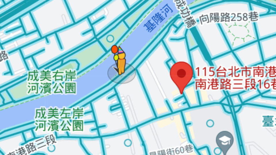 隨著Google Map成立15週年，他們在地圖當中的街景服務小人也穿上了生日裝。（圖片來源/ 翻攝自Google Map）