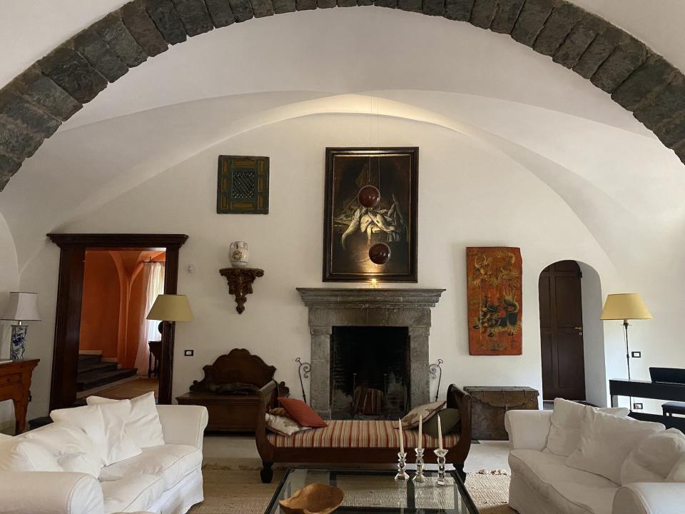 Living room with artwork at villa Don Arcangelo all'Olmo in Sicily