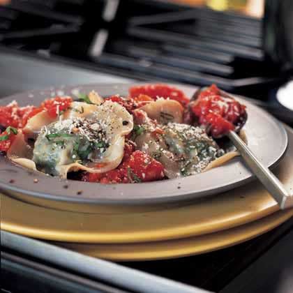 Spinach Ravioli with Tomato Sauce