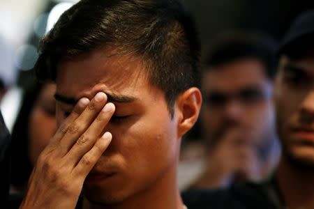 Opposition supporters react while listening to the results of the nationwide election for new governors, at the campaign headquarters of the Venezuelan coalition of opposition parties (MUD) in Caracas, Venezuela October 15, 2017. REUTERS/Carlos Garcia Rawlins