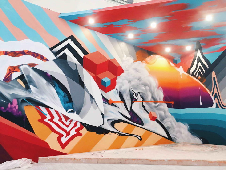 2022「Just+FUN+新北」街頭文化節「墨路行者」國際塗鴉大賽本次評審台灣塗鴉藝術家DEBE過往作品，活動當天也有機會欣賞評審現場塗鴉創作。   圖：新北市文化局提供