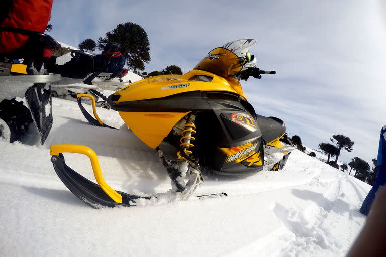 En fotos: subir al volcán Copahue en moto de nieve, una experiencia inolvidable