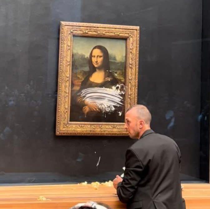 The Mona Lisa covered in cake in 2022
