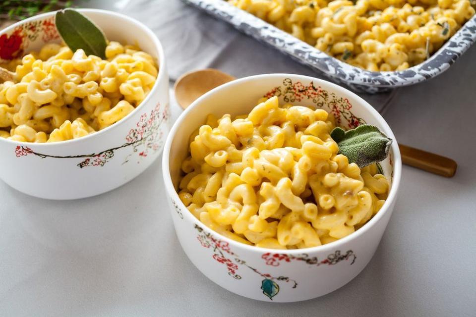 Slow Cooker Butternut Squash Mac and Cheese