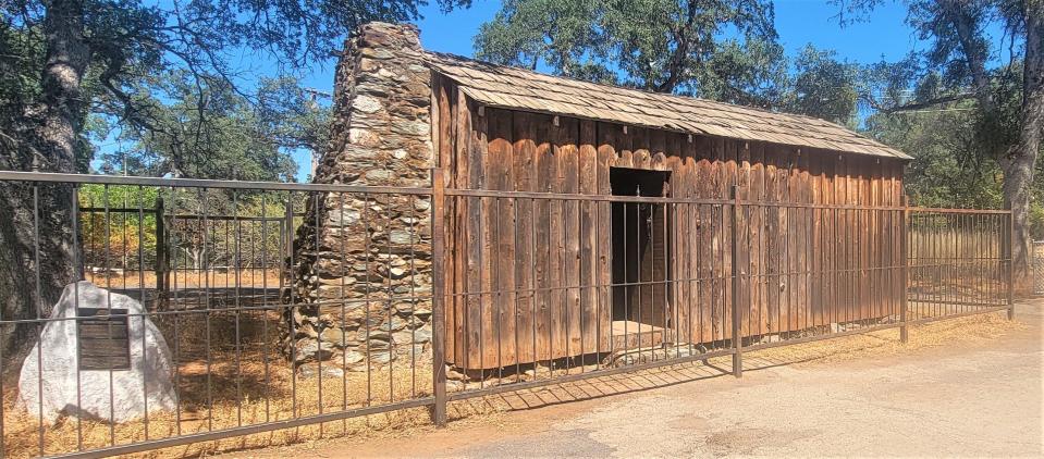 Replica of cabin where Mark Twain stayed in Angels Camp.