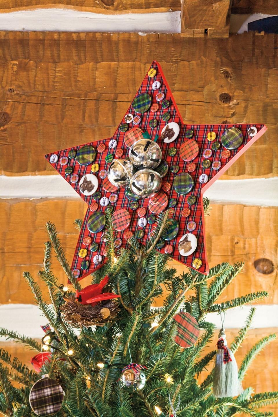 Christmas Decorating Ideas: Tartan Tree Topper