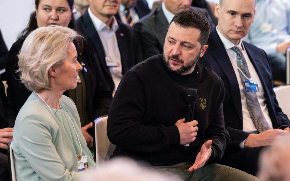 Ukrainian President Volodymyr Zelensky speaks with European Commission President Ursula Von der Leyen (L) at a session with 'CEOs for Ukraine' during the annual meeting of the World Economic Forum