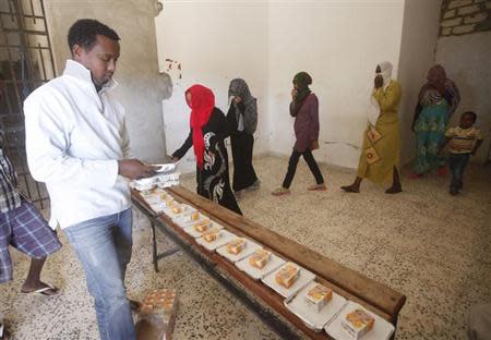 African migrants take food at a detention center in Sorman, 55 km (34 miles) west of Tripoli, Libya November 4, 2013. REUTERS/Ismail Zitouny