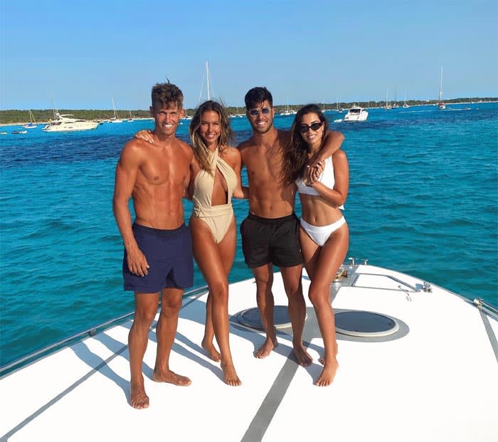 Marcos Llorente y Paddy con Marco Asensio y Sandra Garal