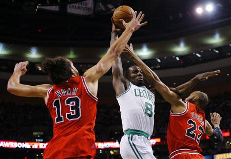 Boston Celtics forward Jeff Green (C) drives to the basket between Chicago Bulls center Joakim Noah (L) and Bulls forward Taj Gibson in the first quarter of their NBA basketball game in Boston, Massachusetts February 13, 2013. REUTERS/Brian Snyder