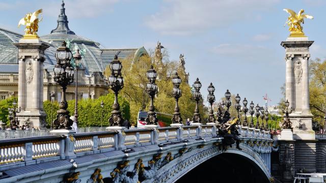 Destination Placement: Is ''Emily in Paris'' an Ad for the City of Paris? -  Pubosphere